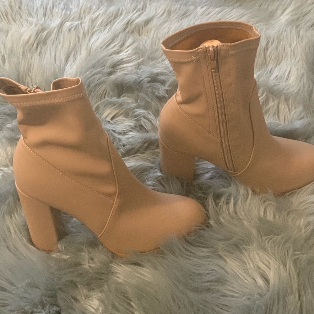 Never worn nude block heel booties